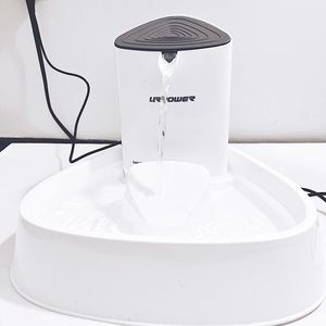 Water fountain for cats and small dogs